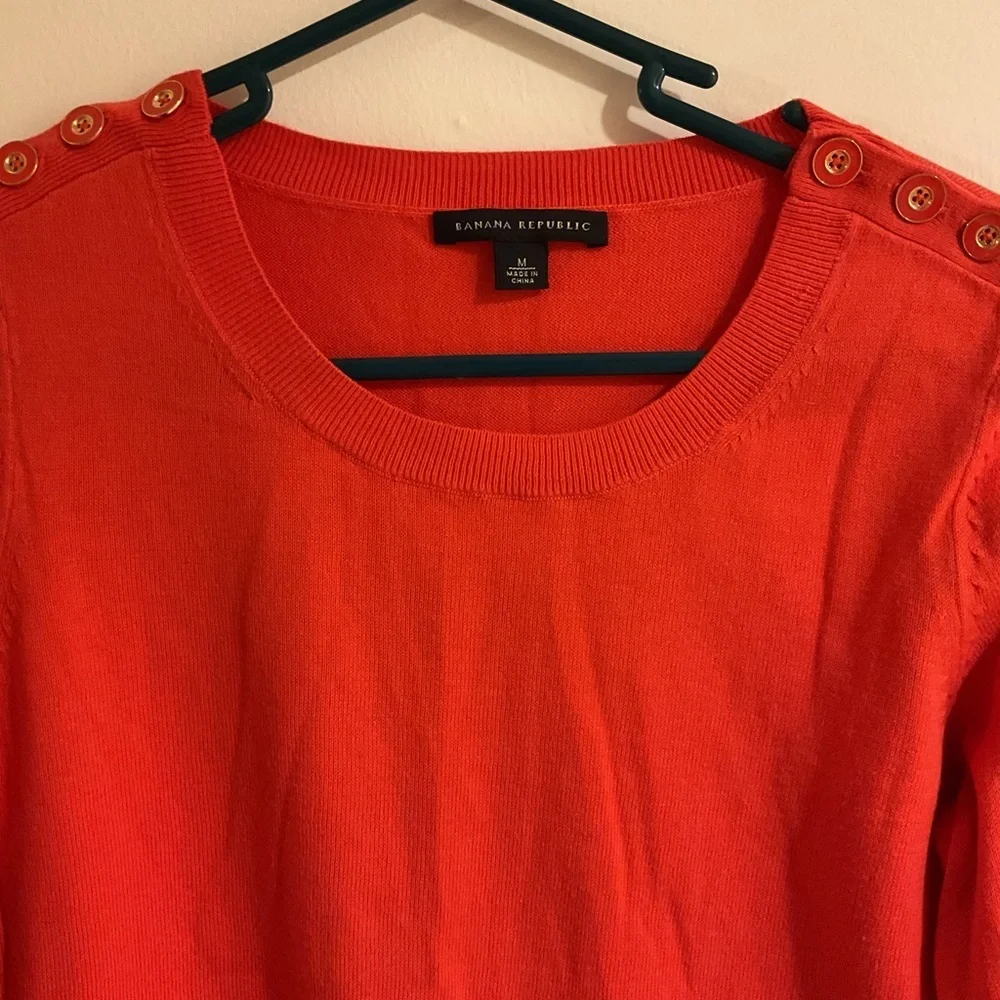 Banana Republic neck shoulders